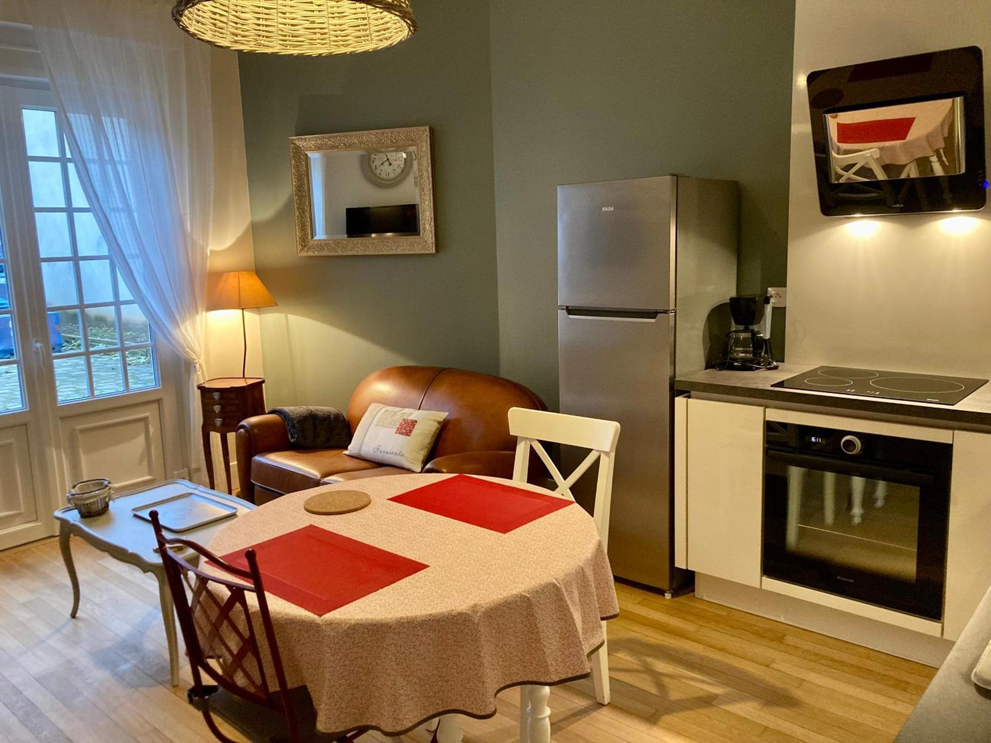 La Maison Virginie: Charming Central Stay with Lake Views Montargis Exterior photo