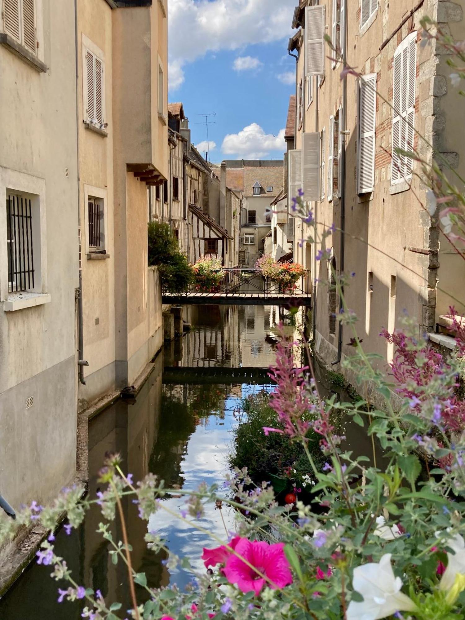 La Maison Virginie: Charming Central Stay with Lake Views Montargis Exterior photo