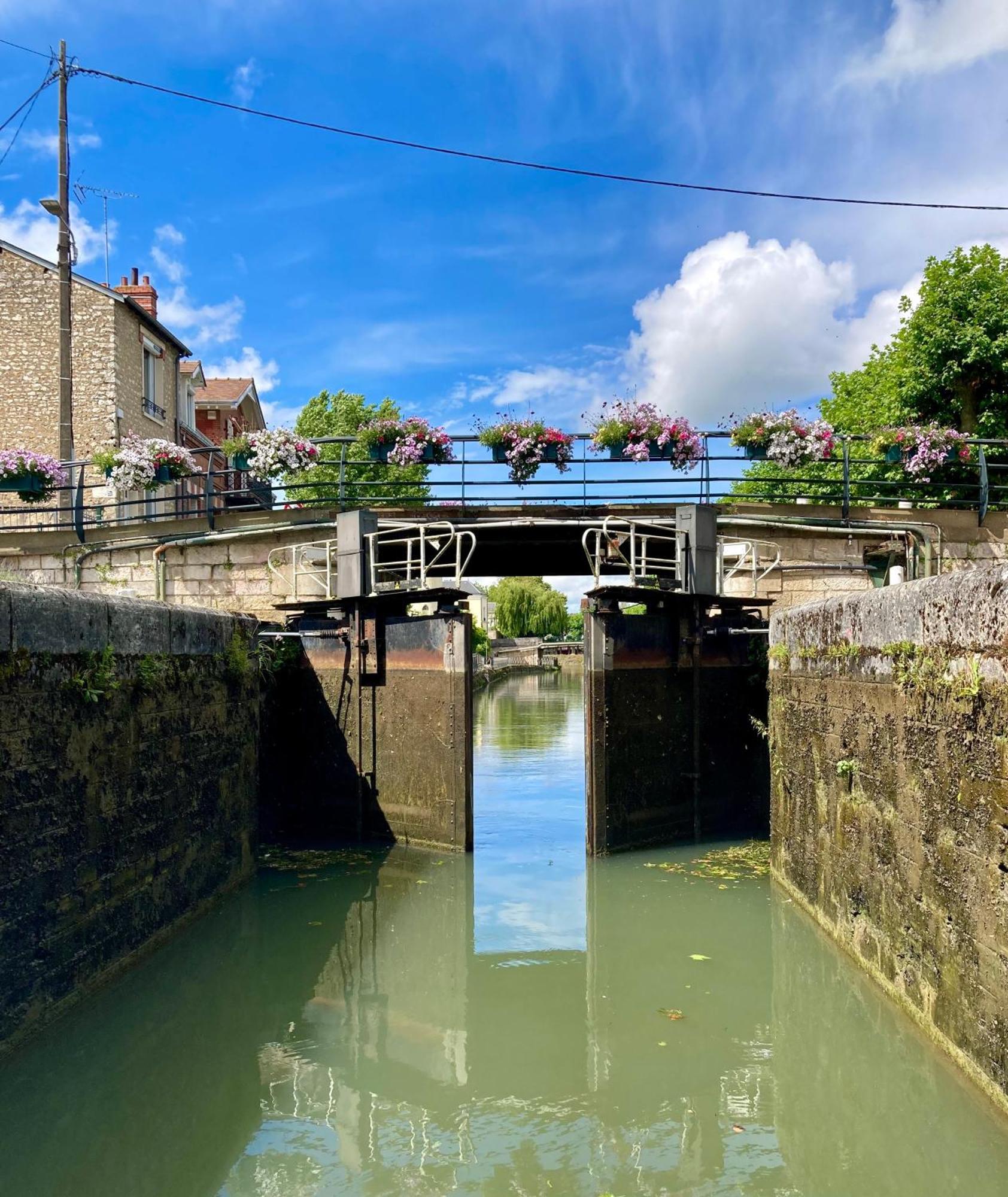 La Maison Virginie: Charming Central Stay with Lake Views Montargis Exterior photo